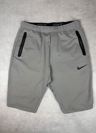 Short Nike gris technique de sport – Taille L | 416, marca: Nike, estado: Muy bueno, tamaño: L, 18,00 €, 19,60 € Protección al comprador incluida