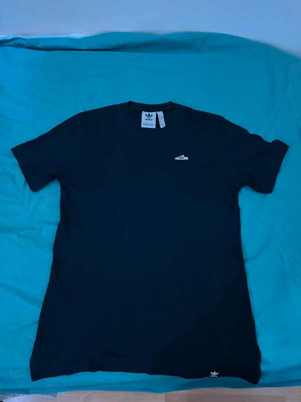 Camiseta adidas zapatilla 1