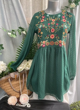 Robe d été verte brodée Zara TM (P16), marque: Zara, état: Très bon état, taille: M / 38 / 10, 15,00 €, 16,45 € Protection acheteurs incluse