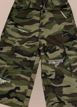 Short cargo camouflage destroy 🪖, merk: Vintage Dressing, staat: Heel goed, maat: L / 40 / 12, € 29,60, € 31,78 inclusief Kopersbescherming Pro