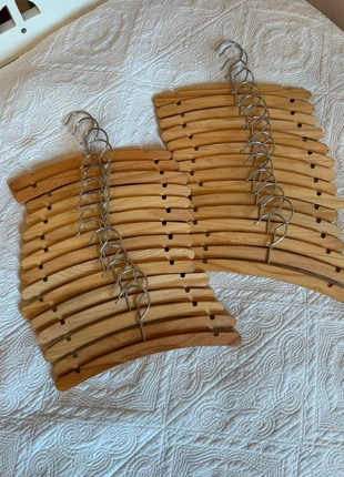 30 cintres enfants bois vernis, marque: sans marque, état: Neuf sans étiquette, 12,00 €, 13,30 € Protection acheteurs incluse