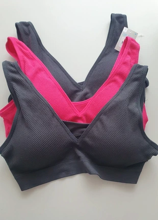 Lot de 3 soutiens-gorge tendance et confortable  Primark, marque: Primark, état: Neuf sans étiquette, taille: M, 8,00 €, 9,10 € Protection acheteurs incluse