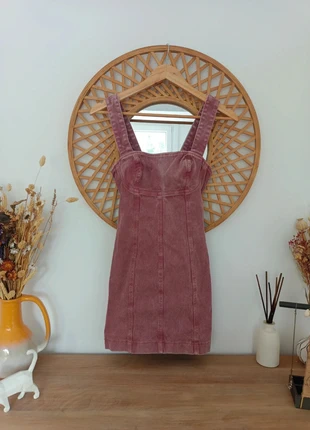 Vestido pichi de pana Urban Outfitters en color burdeos con efecto desgastado estilo vintage, marque: Urban Outfitters, état: Très bon état, taille: XS / 34 / 6, 18,00 €, 19,60 € Protection acheteurs incluse