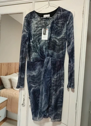 Vestido cruzado metalizado azul brillante Lefties talla M nuevo, marca: Lefties, estado: Nuevo con etiquetas, tamaño: M / 38 / 10, 16,00 €, 17,50 € Protección al comprador incluida