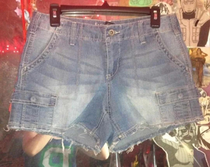 Distressed high-waisted shorts 2