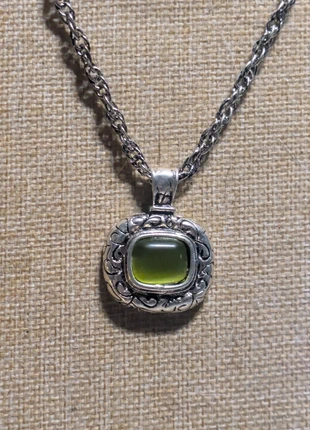 Green and silver toned necklace, condition: Good, $3.00, $3.85 includes Buyer Protection