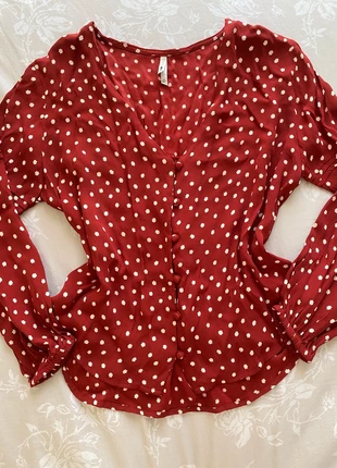 Blouse rouge à petites fleurs blanches, brand: Amuse Society, condition: Very good, size: XS / 34 / 6, €18.00, €19.60 includes Buyer Protection