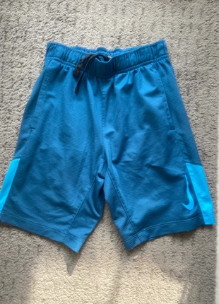 Short Nike bleu, marke: Nike, zustand: Sehr gut, größe: 10 Jahre / 140, 4,00 €, 4,90 € inklusive Vinted-Käuferschutz