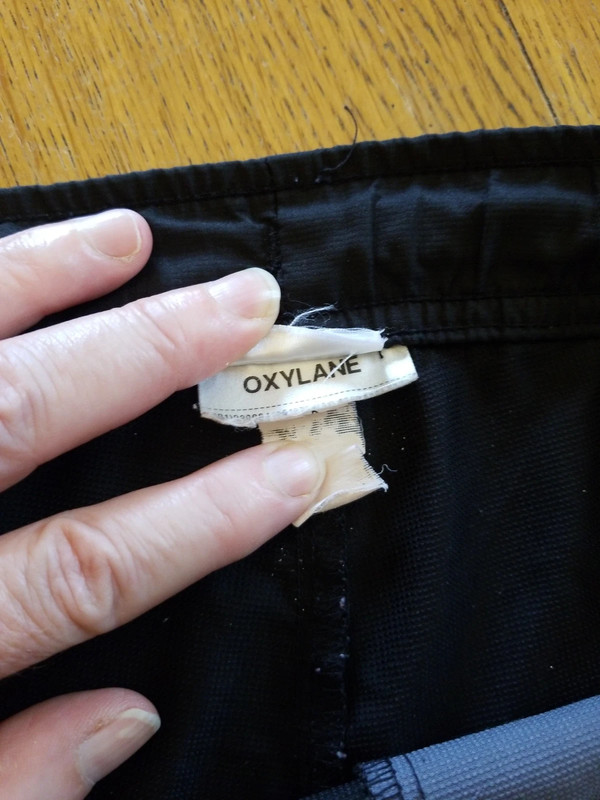 Short noir domyos sales