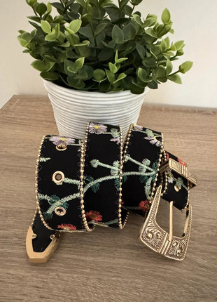 Cinturón bordado 115cm. Nuevo, état: Neuf sans étiquette, taille: 105 cm, 12,00 €, 13,30 € Protection acheteurs incluse