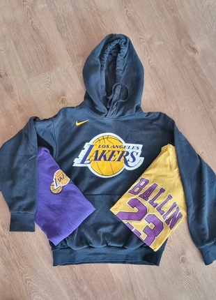 Hoodie van Nike Lakers, incl 2 t-shirts gratis, marque: Nike, état: Bon état, taille: M, 15,00 €, 16,45 € Protection acheteurs incluse