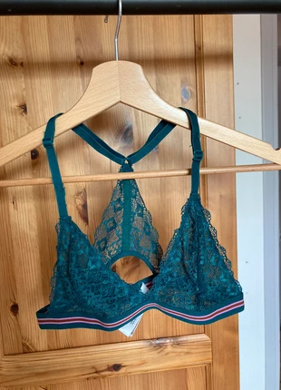 Brassière en dentelle verte foncée Primark, brand: Primark, condition: Very good, size: XS, €1.50, €2.28 includes Buyer Protection