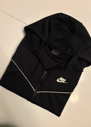 Veste à capuche Nike – Noire – Taille S – Très bon état (9/10), marca: Nike, estado: Muy bueno, tamaño: S, 28,00 €, 30,10 € Protección al comprador incluida