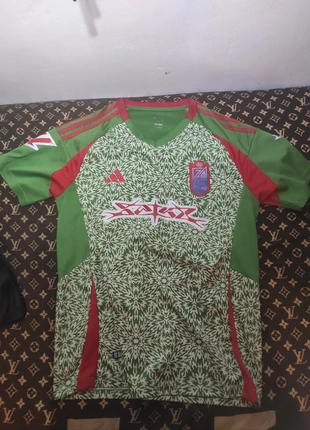 Maillot Granada CF Édition Spéciale par Adidas, marca: adidas, estado: Muy bueno, tamaño: M, 18,00 €, 19,60 € Protección al comprador incluida