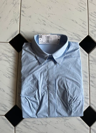 Camisa azul celeste de Mango slim fit, marca: Mango, estado: Novo com etiquetas, tamanho: XS / 34 / 6, €15.00, €16.45 inclui Proteção do Comprador