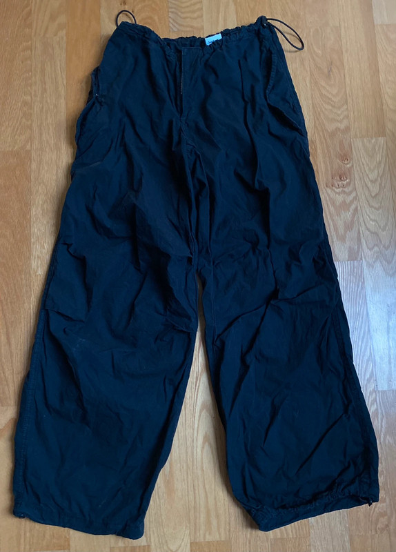 schwarze parachute pants 1