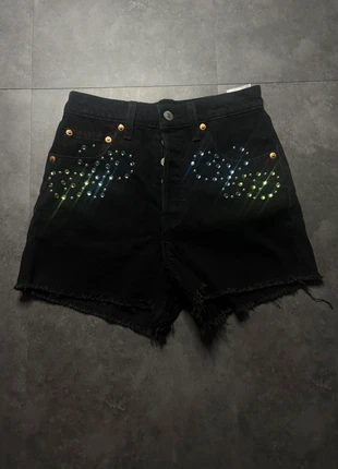 Mini short en jean noir décoration à perle Levi’s taille 34 / XS, brand: Levi's, condition: Very good, size: XS / 34 / 6, €14.90, €16.35 includes Buyer Protection Pro