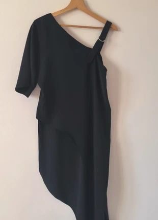 Blouse asymétrique noire Zara, marque: Zara, état: Très bon état, taille: S / 36 / 8, 10,00 €, 11,20 € Protection acheteurs incluse