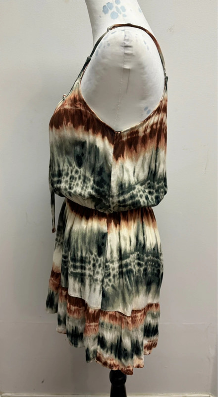 NWT Elle Rae tie dye romper shorts M 2