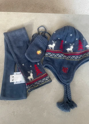 Bonnet avec écharpe et ses gants, brand: Disney, condizioni: Nuovo senza cartellino, taglia: 6-12 mesi, 47 cm, €6.00, €7.00 include la Protezione acquisti