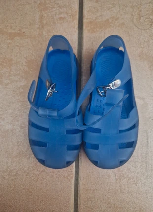 Chaussures de type meduse taille 23 bleues, état: Très bon état, taille: 23, 2,00 €, 2,80 € Protection acheteurs incluse