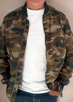 Blouson bombers camouflage, veste style militaire Pull and Bear - Taille M, marca: Pull & Bear, estado: Nuevo sin etiquetas, tamaño: M, 19,00 €, 20,65 € Protección al comprador incluida