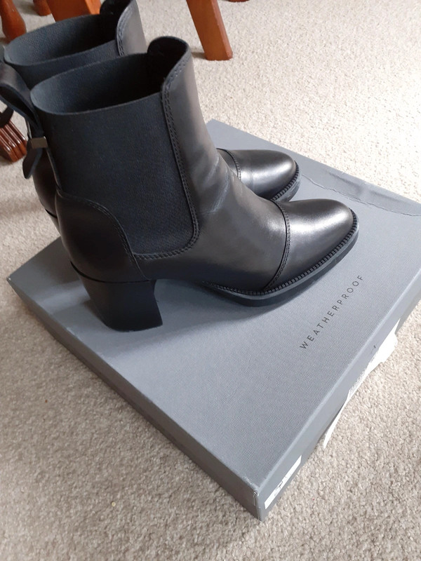 Russell and Bromley Aquatalia new size 37 UK 4 leather black ankle