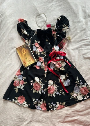 Roses Button-Up Black Dress, marque: COQUETTE, état: Très bon état, taille: L / 40 / 12, 15,00 €, 16,45 € Protection acheteurs incluse