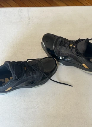 Jordan 11 - CMFT Low - Black/Gold, marca: Jordan, estado: Muito bom, tamanho: 44, €55.00, €58.45 inclui Proteção do Comprador