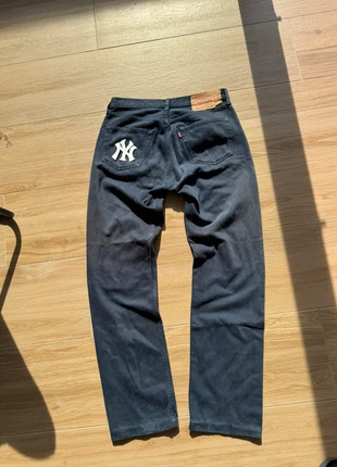 Levi’s 501 Custom W31 L30 🇺🇸 con patch New York Yankees | Denim nero vintage, marke: New York Yankees, zustand: Sehr gut, größe: W35 | DE 50, 25,00 €, 26,95 € inklusive Vinted-Käuferschutz