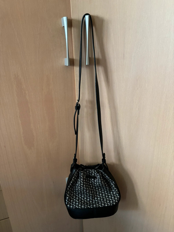 Bolso negro de piel de Pepe Jeans 2