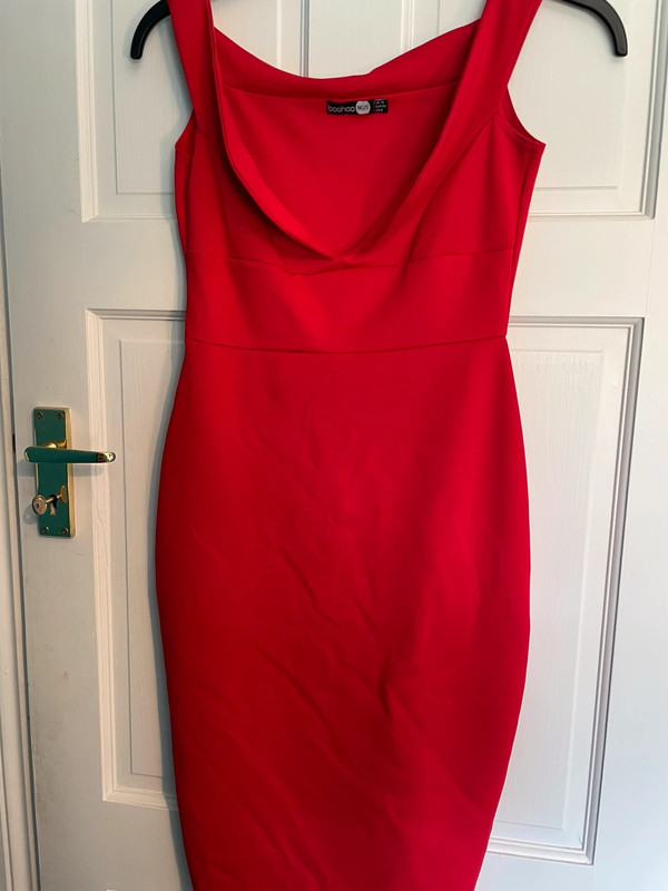 Boohoo red dress on sale midi