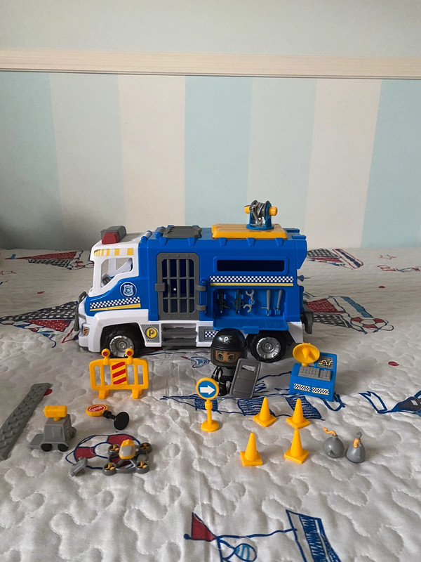 Furgon policia pinypon action shop