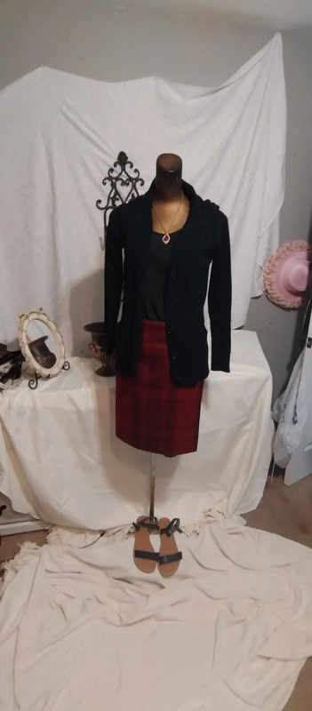 Burgundy and black plaid wool skirt 2