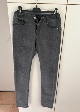 Jean gris ikks, merk: IKKS, staat: Heel goed, maat: 14 jaar / 164 cm, € 7,00, € 8,05 inclusief Kopersbescherming