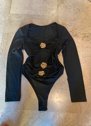 Body nero aperto davanti elegante con dettagli oro, marke: Vintage Dressing, zustand: Sehr gut, größe: L / 40 / 12, 5,00 €, 5,95 € inklusive Vinted-Käuferschutz