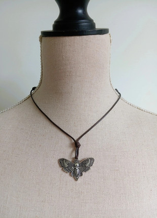Colgante de inspiración gótica con forma de polilla y detalle de calavera, marque: Local, état: Neuf sans étiquette, 11,00 €, 12,25 € Protection acheteurs incluse
