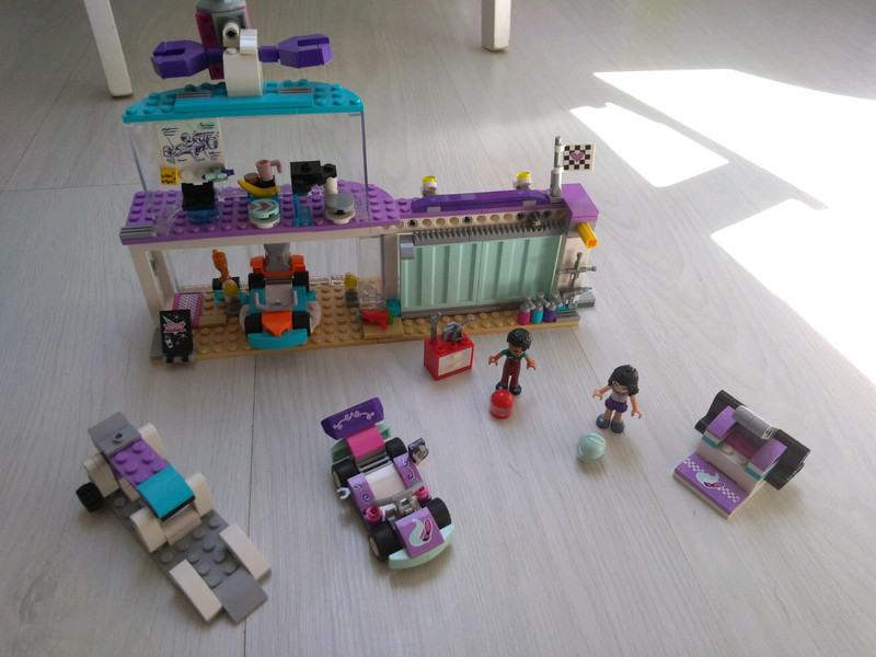 Lego online friends garage