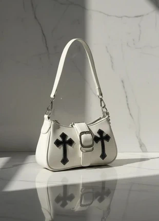 Mini sac blanc avec croix noires, esprit Y2K gothique et style edgy. kemo, marque: kemo, état: Très bon état, 44,90 €, 47,85 € Protection acheteurs (Pro) incluse