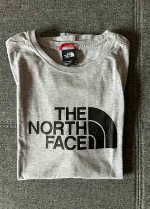 T-shirt The North Face gris M, marque: The North Face, état: Très bon état, taille: M, 10,00 €, 11,20 € Protection acheteurs incluse