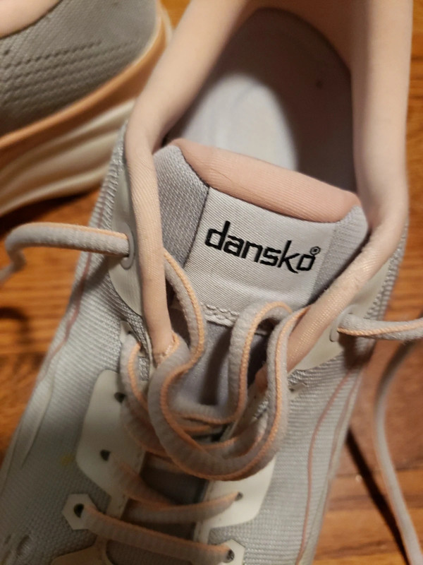 Danske athletic shoes 2