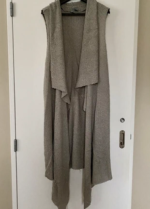 Grijze mouwloze vest H&M, merk: H&M, staat: Nieuw zonder prijskaartje, maat: M / 38 / 10, € 6,00, € 7,00 inclusief Kopersbescherming