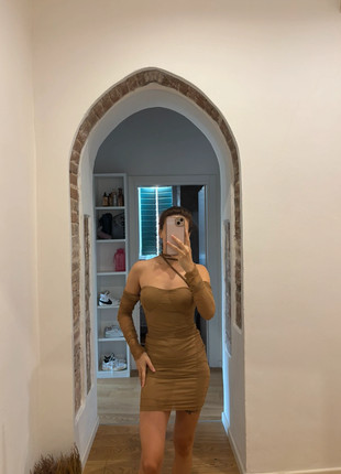 Abito beige scuro nuovo con maniche in tulle taglia U, marca: UNICA, estado: Novo com etiquetas, tamanho: Tamanho único, €3.00, €3.85 inclui Proteção do Comprador