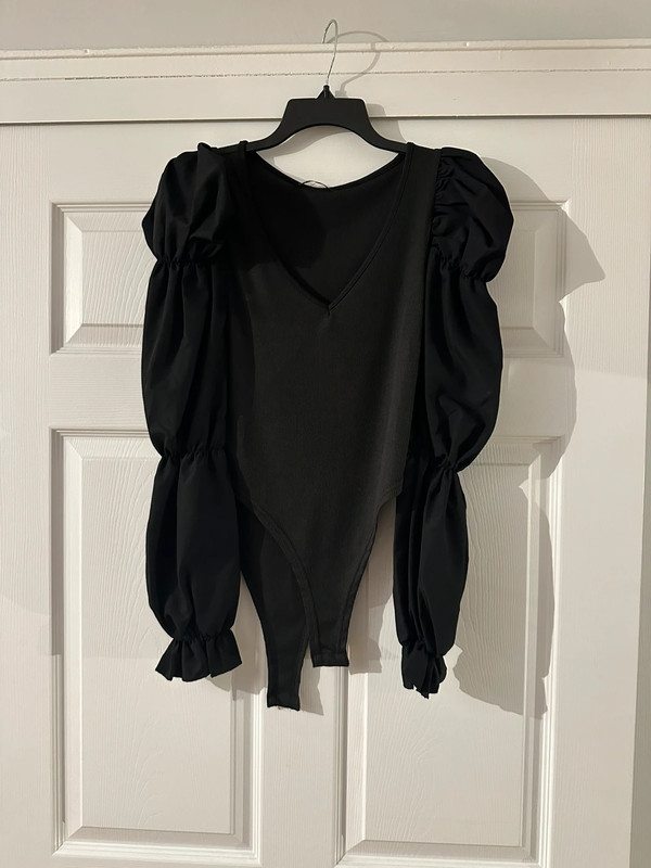 Bodysuit with puffy sleeves