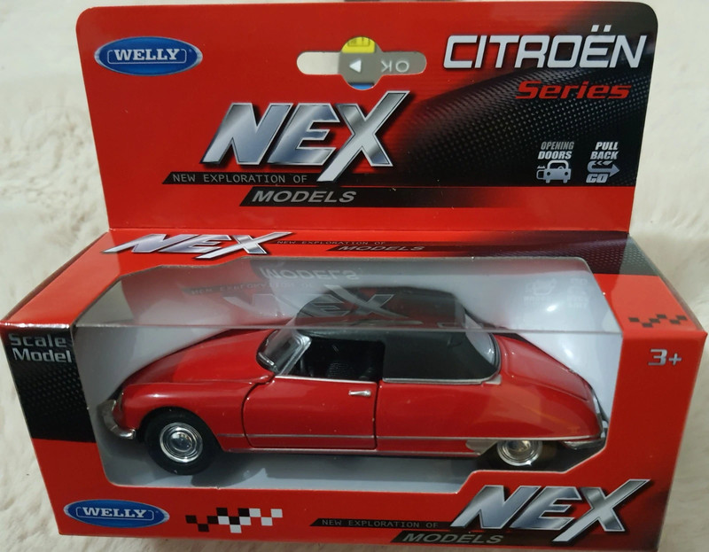 Miniature Citroen DS rouge cabriolet collection Vinted