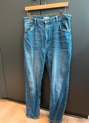 Mom denim Bershka highwaisted spijkerbroek maat XL, merk: Bershka, staat: Heel goed, maat: XL / 42 / 14, € 12,99, € 14,34 inclusief Kopersbescherming