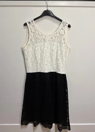 Robe idéal pour les fêtes en dentelle noire et blanche, brand: Vintage Dressing, condition: Very good, size: L / 40 / 12, €6.00, €7.00 includes Buyer Protection