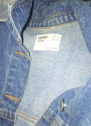 Chaqueta tejana corta , brand: Bershka, condizioni: Nuovo senza cartellino, taglia: S / IT 40 / EU 36, €10.00, €11.20 include la Protezione acquisti