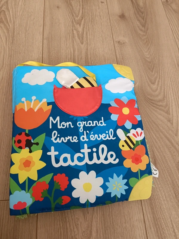 Grand livre éveil tactile