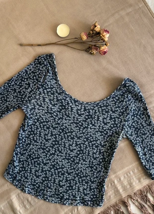 Top court fleuri bleu marine, brand: Stradivarius, condizioni: Ottime, taglia: S / IT 40 / EU 36, €4.00, €4.90 include la Protezione acquisti